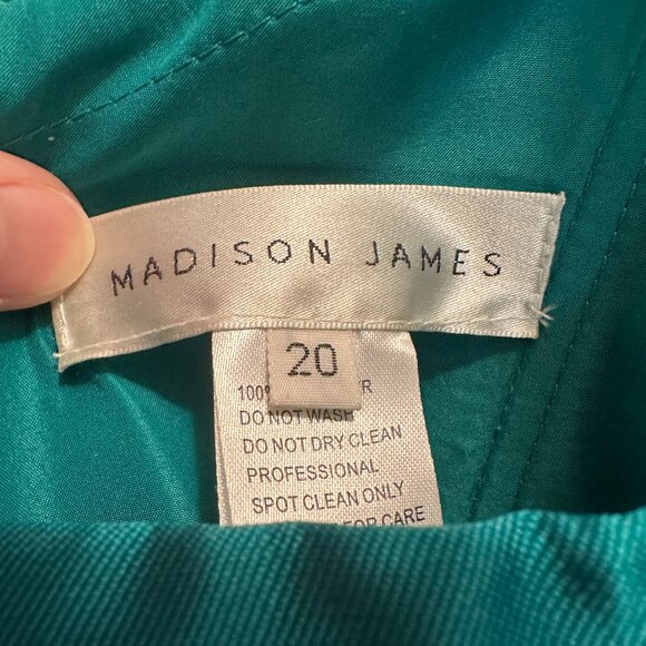 Madison James Plus Size 20 Emerald Green Long Formal High waisted gown - Picture 3 of 9